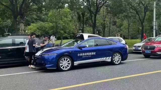 Captadas las primeras imágenes del vehículo eléctrico y autónomo de Xiaomi. (Foto: Weibo)