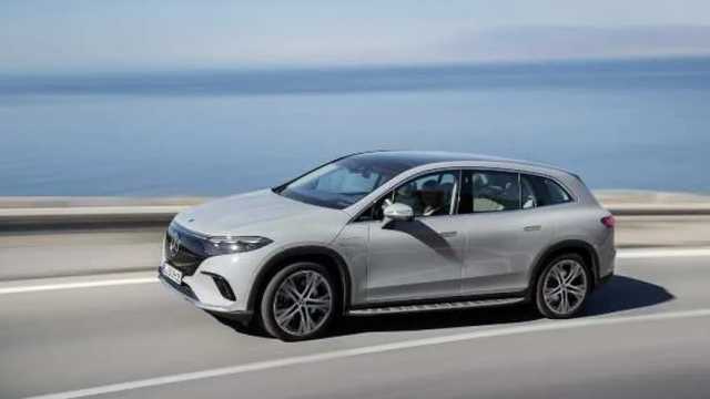 Mercedes-Benz presenta un nuevo SUV eléctrico.