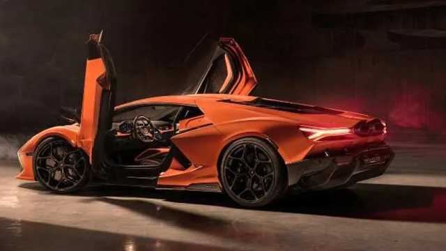 Lamborghini presenta el Revuelto, su tercer modelo híbrido con una potencia de 1015 CV y capaz de alcanzar 350 km/h.