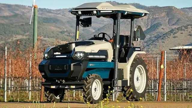 Después de varios años de desarrollo, Monarch Tractor ha lanzado su nueva serie eléctrica e inteligente.