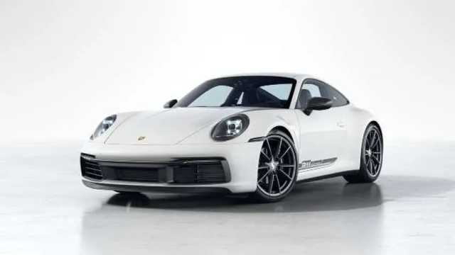 El Porsche 911 Carrera T fusiona tradición y modernidad, ofreciendo deportividad y elegancia atemporal.
